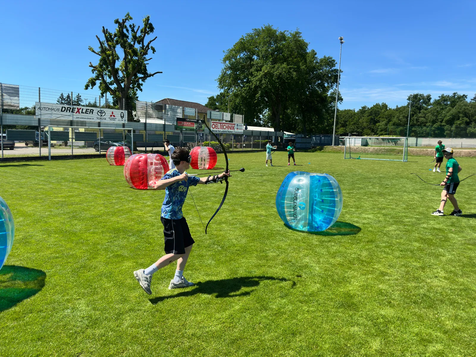Arrow Tag im Kombi-Paket – Bogenschuss hinter einer Bubble-Nation-Bubble