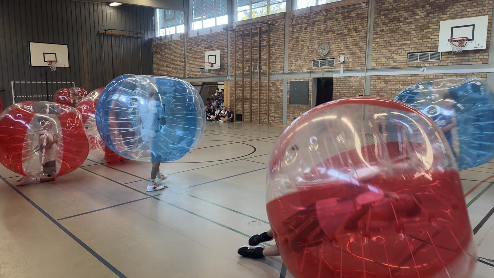 Bubble Soccer in der Schule: das Event für die ganze Klasse
