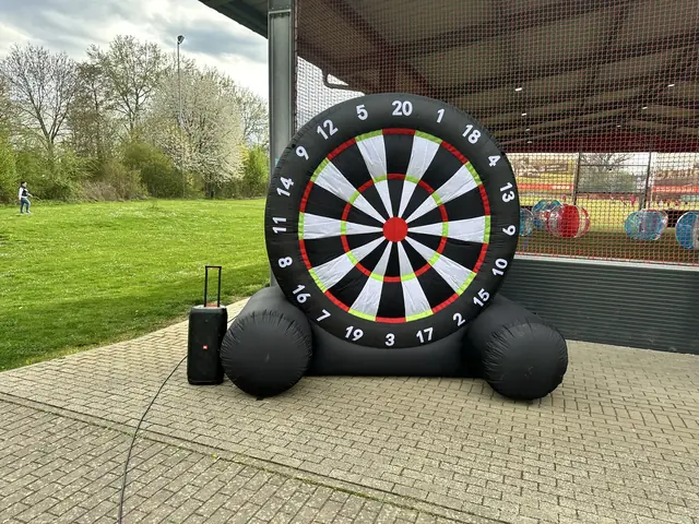 XXL Soccer Darts beim Kindergeburtstag